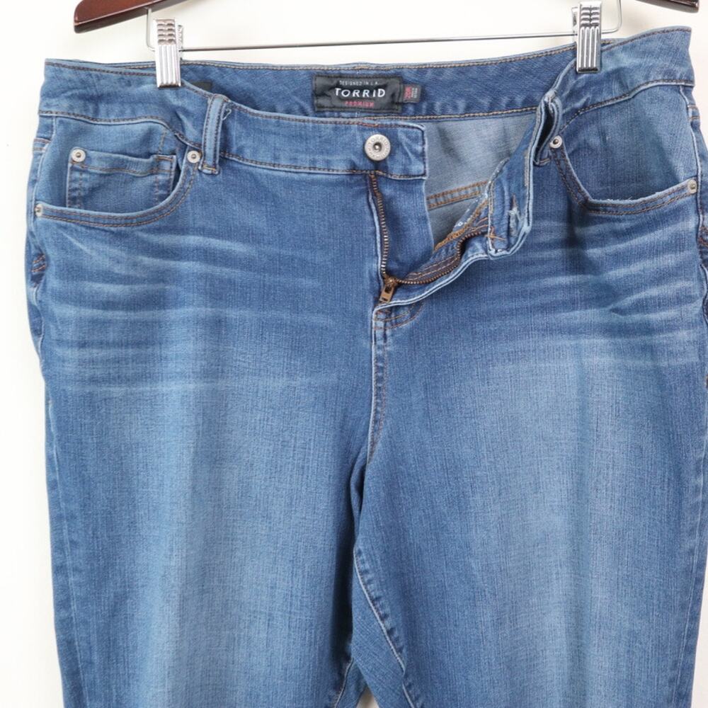 Torrid Size 20R High Rise Curvy Jeans Stretch Denim Medium Blue Wash - Picture 5 of 12